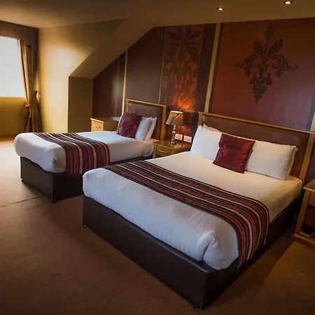 Hotel & 4*
