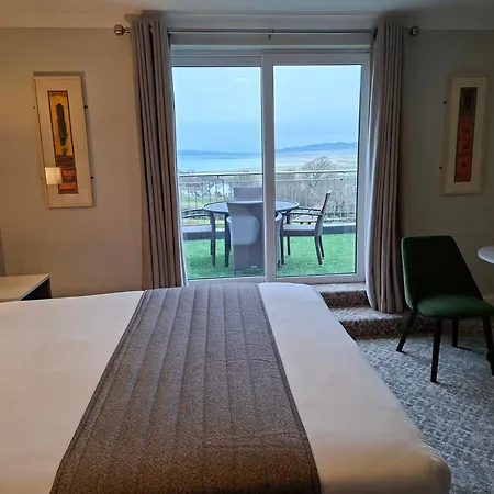 Hotel &