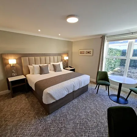 Hotel & 4*