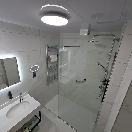 & Hotel 4*