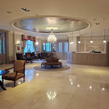 & Hotel